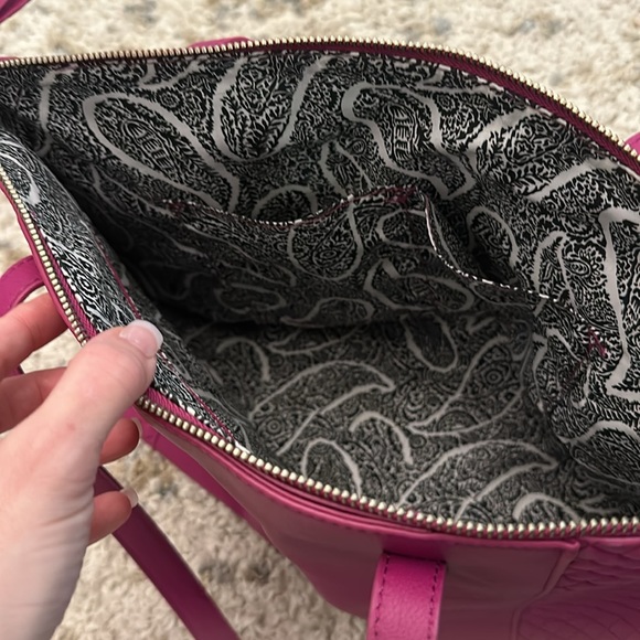 Vera Bradley purse in GUC! - Picture 6 of 8